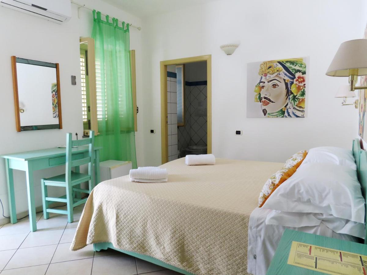 Stromboli Central Family Apartment - 3 Double Rooms Eksteriør billede